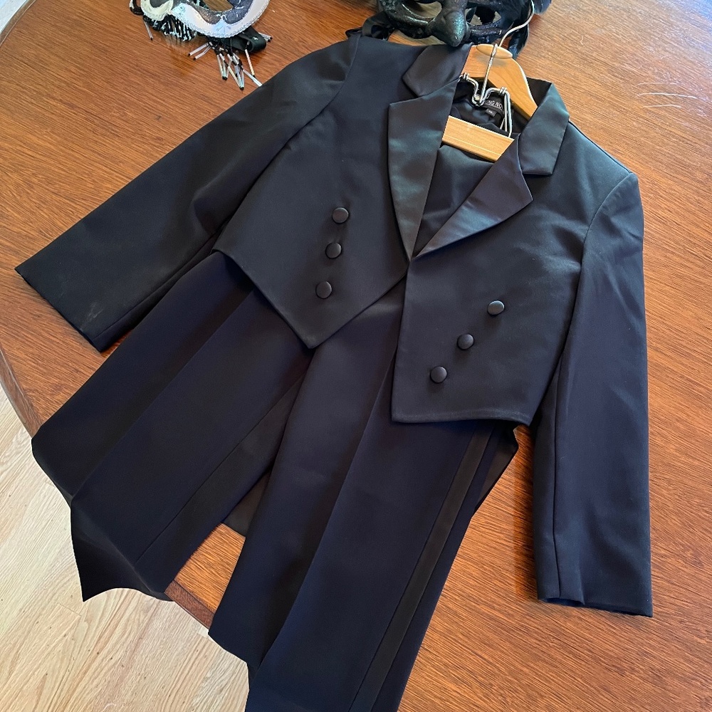 Black Spring Notion Tuxedo